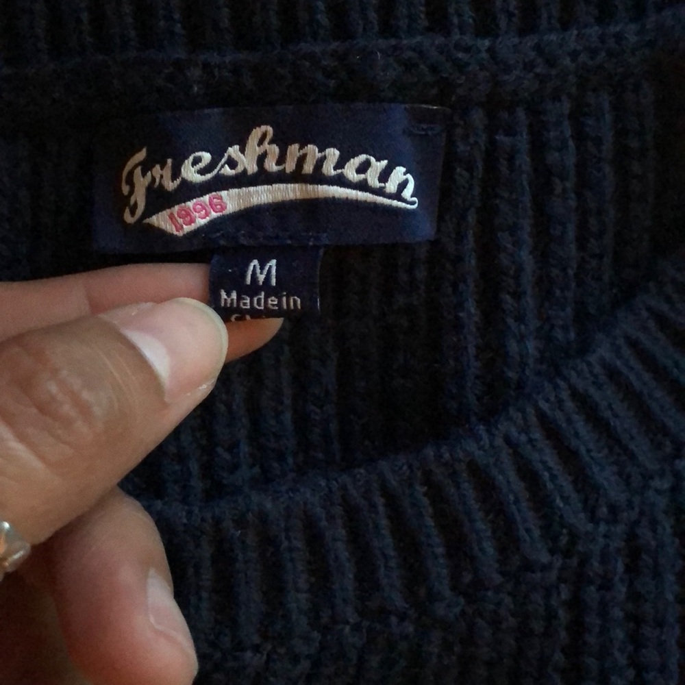 Sweater/shirt - Picture 3 of 5